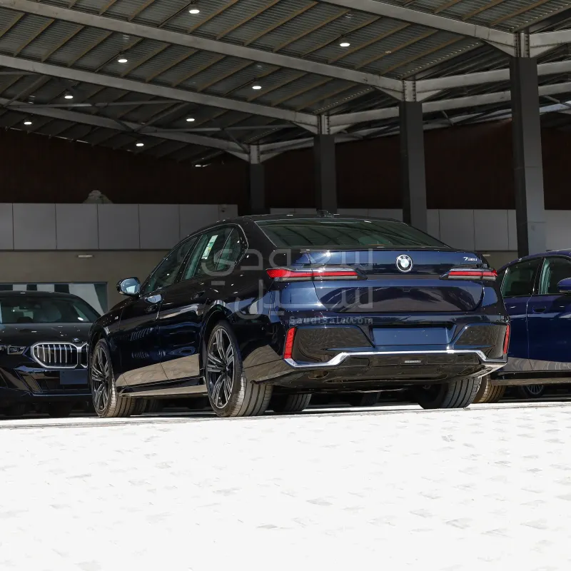 2026 بي ام دبليو الفئة السابعة 735أي