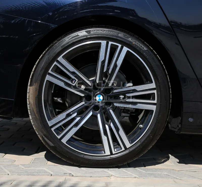 2026 بي ام دبليو الفئة السابعة 735أي