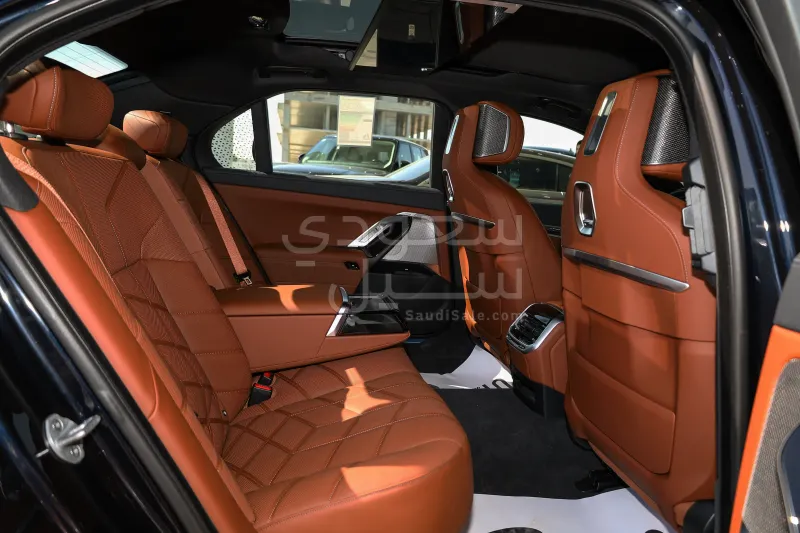 2026 بي ام دبليو الفئة السابعة 735أي