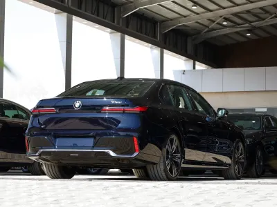 2026 بي ام دبليو الفئة السابعة 735أي