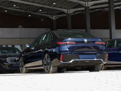 2026 بي ام دبليو الفئة السابعة 735أي