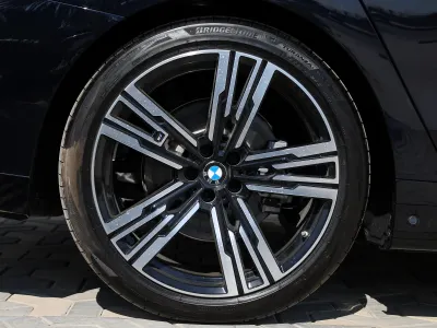 2026 بي ام دبليو الفئة السابعة 735أي