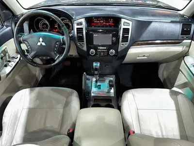 2017 متسوبيشي باجيرو