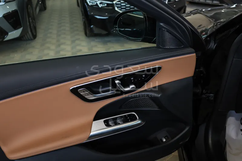 2025 مرسيدس - بنز إي 200