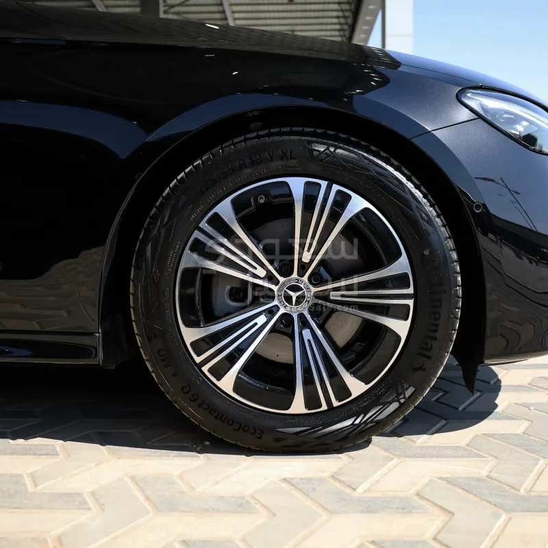 2025 مرسيدس - بنز إي 200