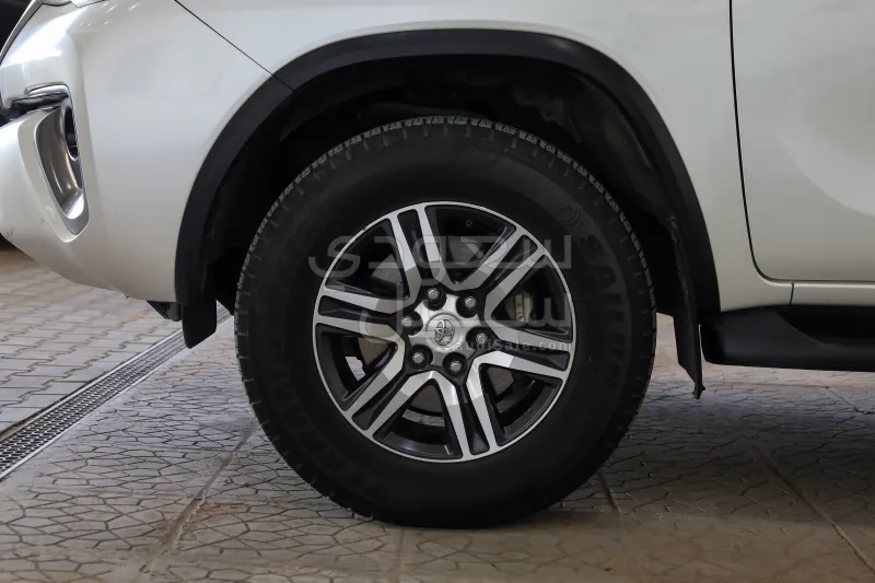 2017 تويوتا فورشنر