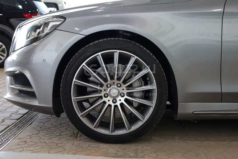 2017 مرسيدس - بنز إس 400