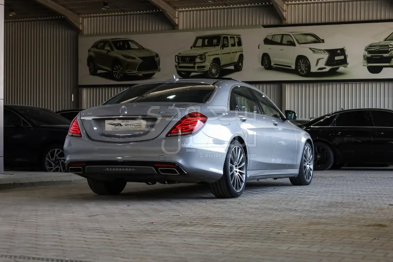 2017 مرسيدس - بنز إس 400