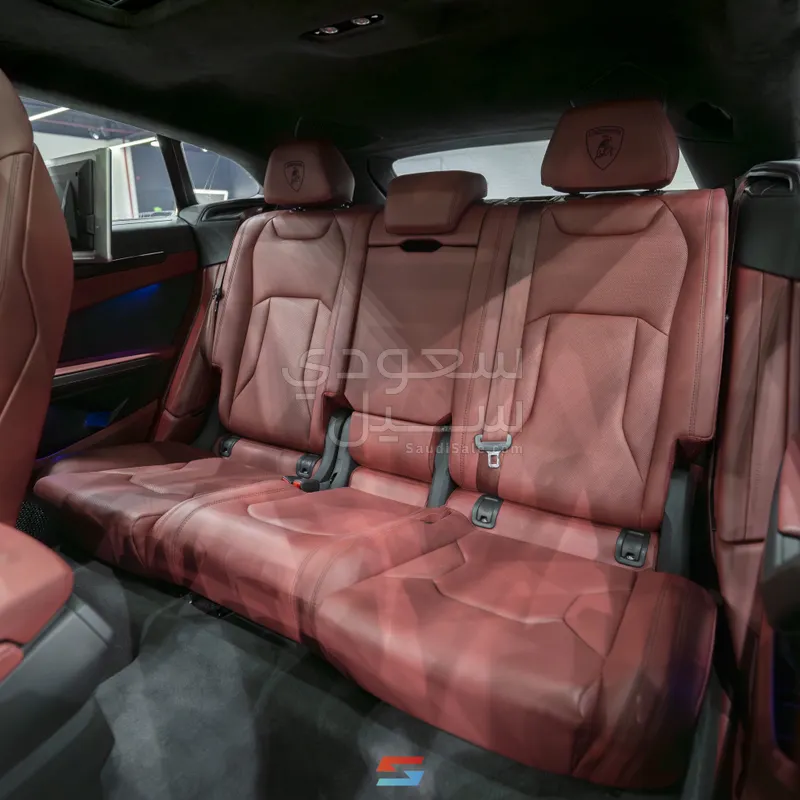 2021 لمبرجيني اوروس