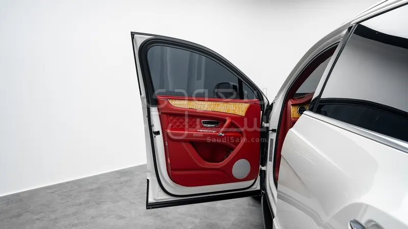 2017 بنتلي بنتايجا