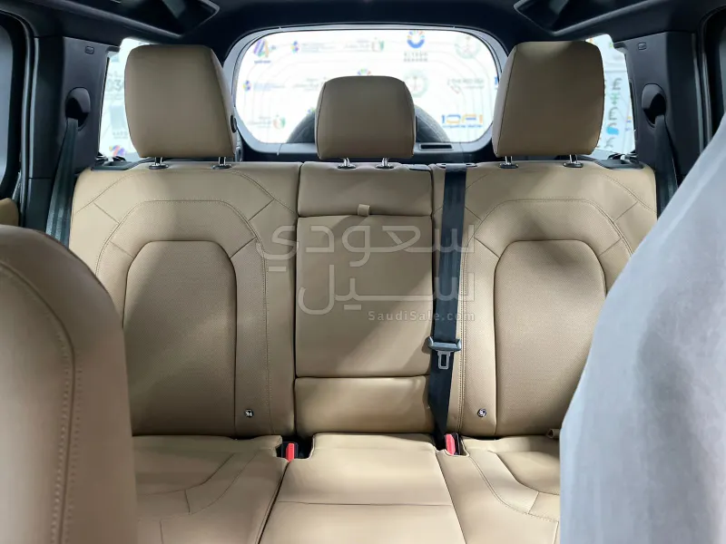 2026 لاند روفر ديفيندر اتش اس اي