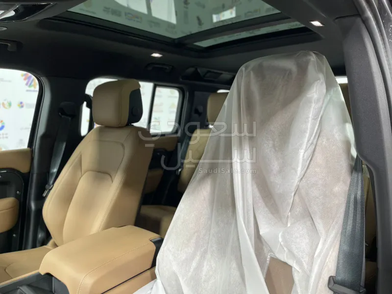 2026 لاند روفر ديفيندر اتش اس اي