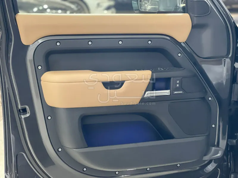 2026 لاند روفر ديفيندر اتش اس اي