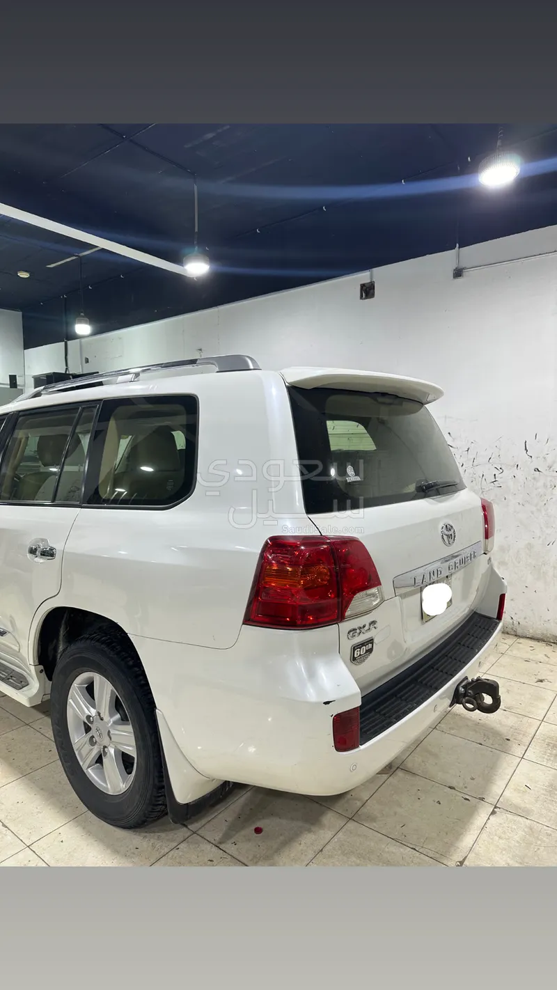 2015 تويوتا لاند كروزر جي اكس ار 3