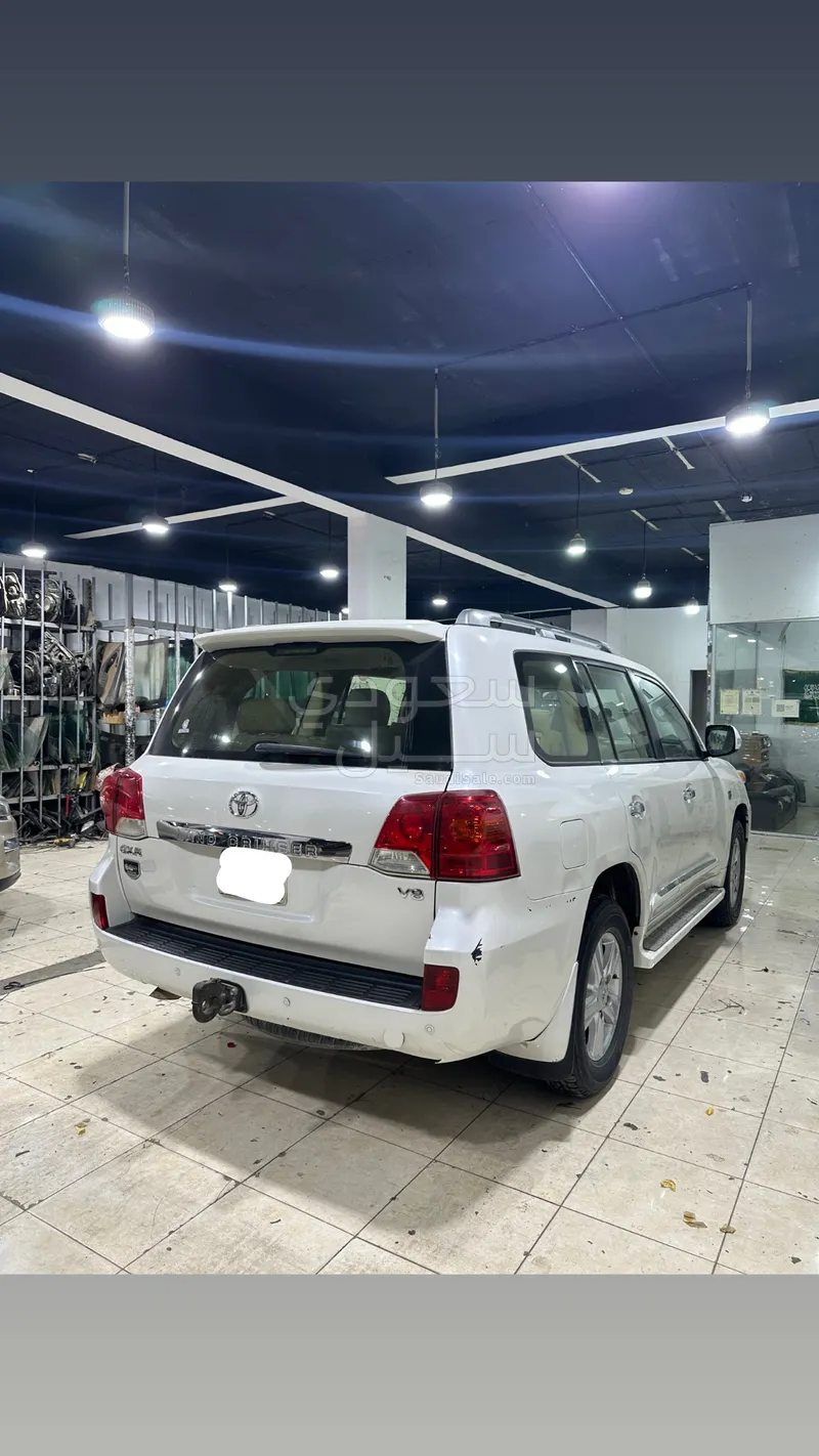 2015 تويوتا لاند كروزر جي اكس ار 3