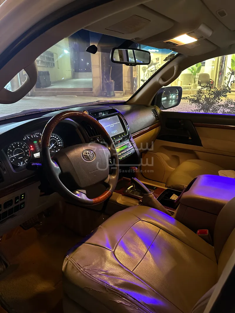 2015 تويوتا لاند كروزر جي اكس ار 3