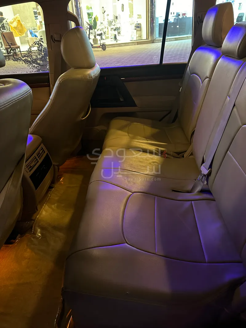 2015 تويوتا لاند كروزر جي اكس ار 3