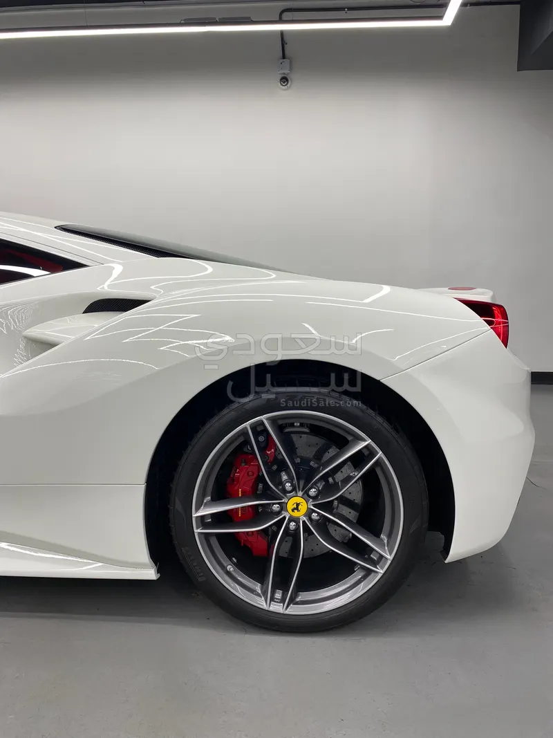 2016 فيراري 488 جي تي بي