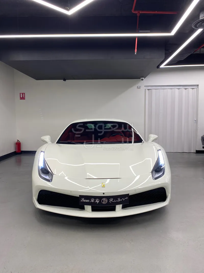 2016 فيراري 488 جي تي بي