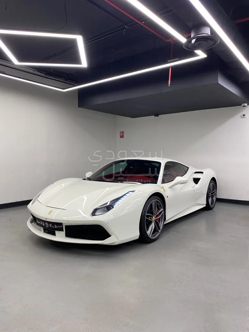 2016 فيراري 488 جي تي بي