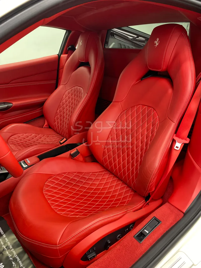 2016 فيراري 488 جي تي بي