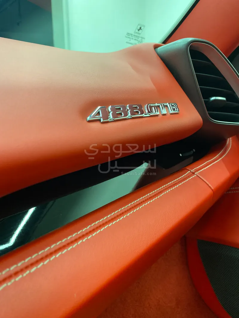 2016 فيراري 488 جي تي بي