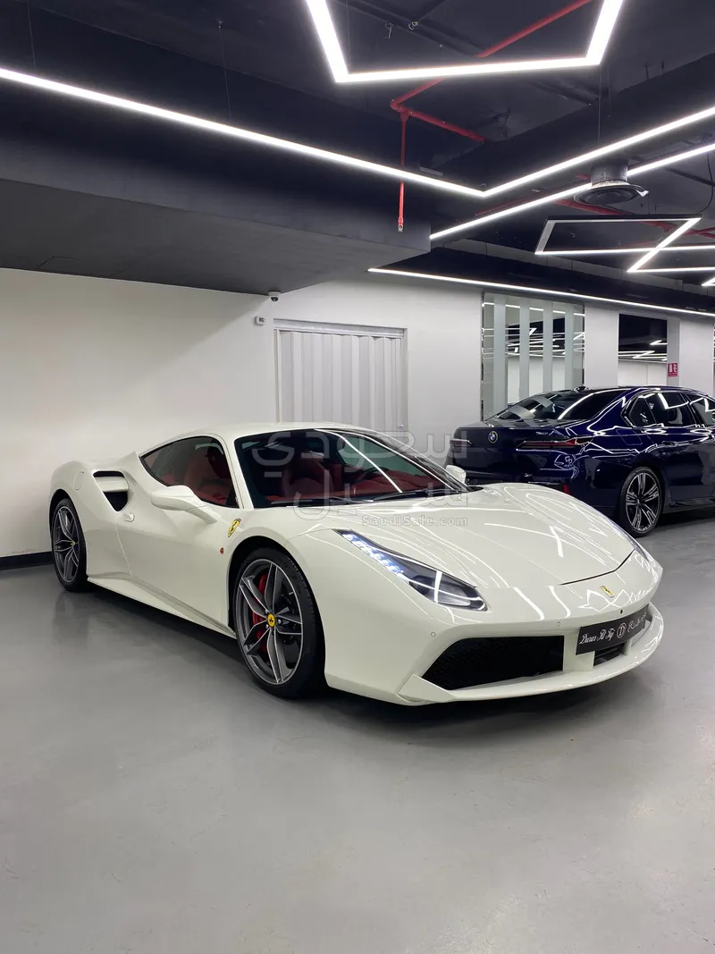 2016 فيراري 488 جي تي بي