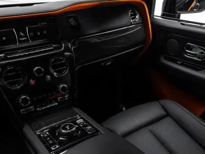 2024 رولز رويس كولينان بلاك بادج