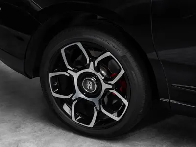 2024 رولز رويس كولينان بلاك بادج