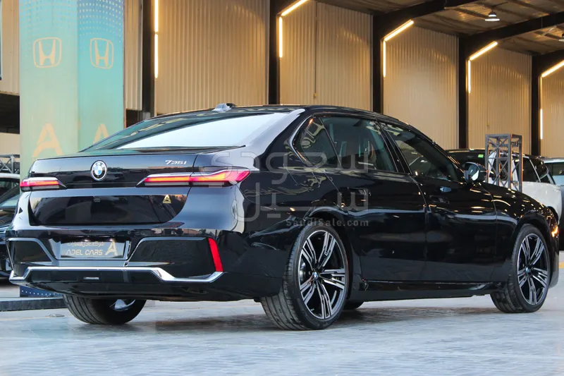 2026 بي ام دبليو الفئة السابعة 735أي