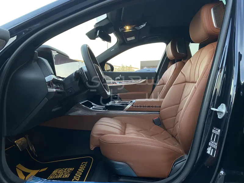 2026 بي ام دبليو الفئة السابعة 735أي