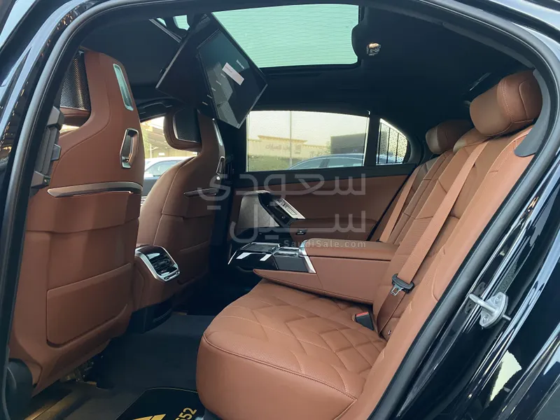 2026 بي ام دبليو الفئة السابعة 735أي