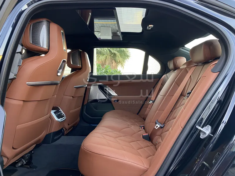 2026 بي ام دبليو الفئة السابعة 735أي