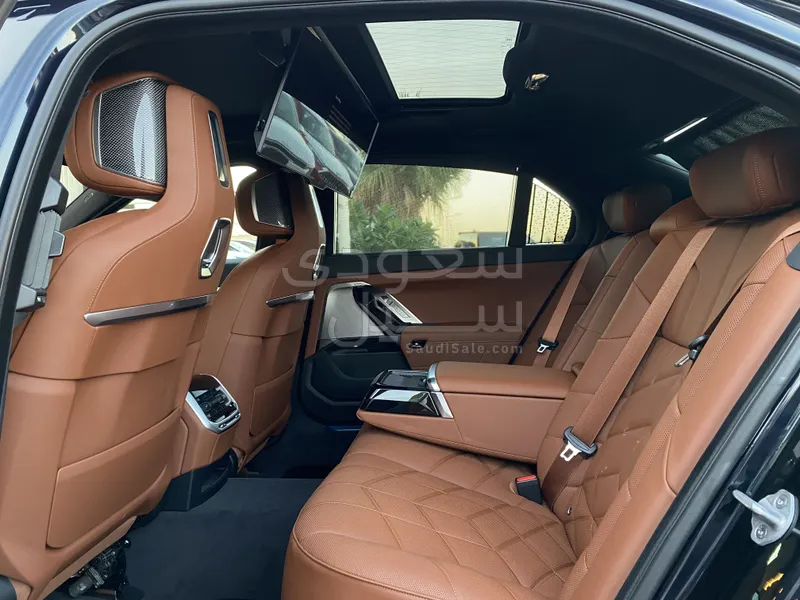 2026 بي ام دبليو الفئة السابعة 735أي