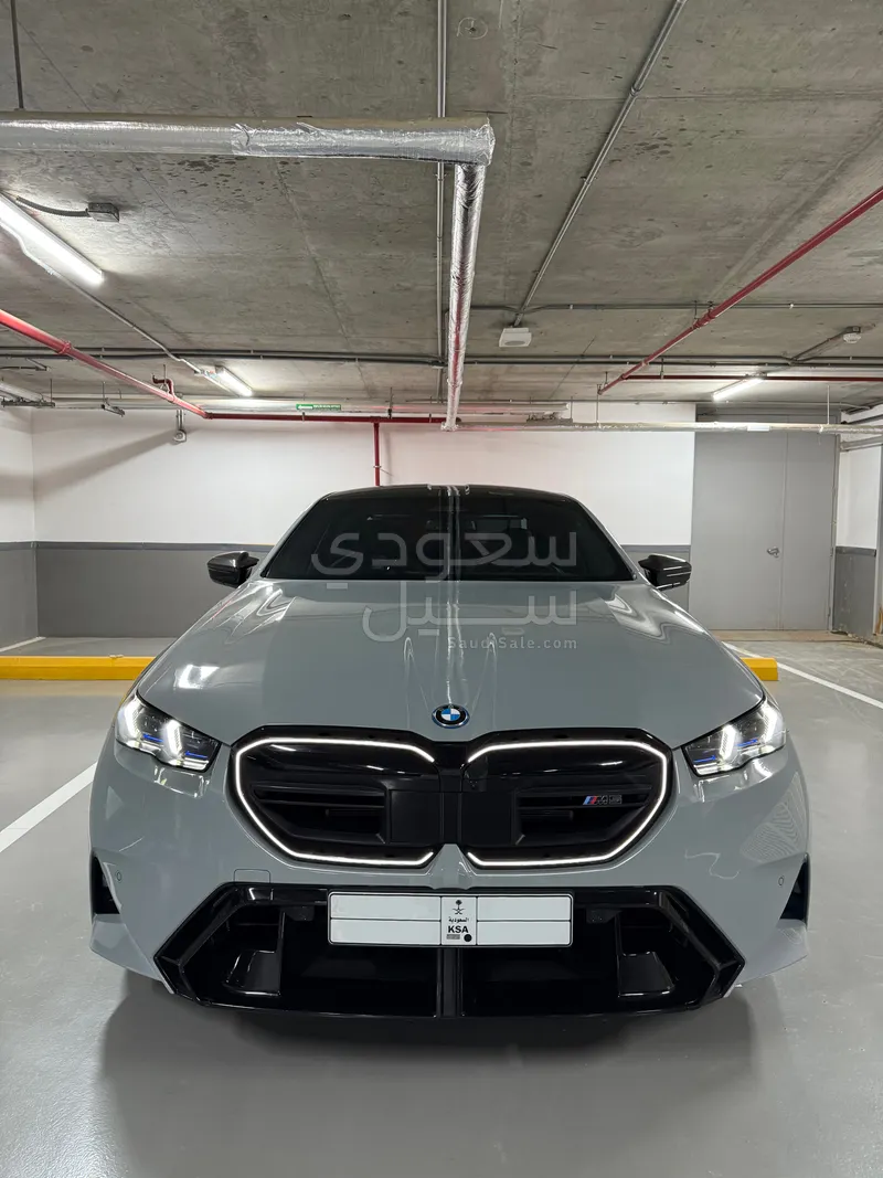 2025 بي ام دبليو الفئة ام إم 5