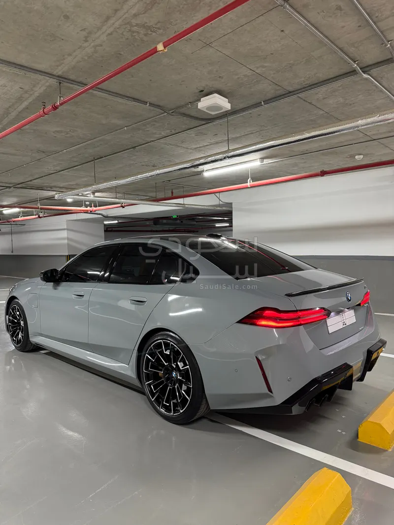 2025 بي ام دبليو الفئة ام إم 5