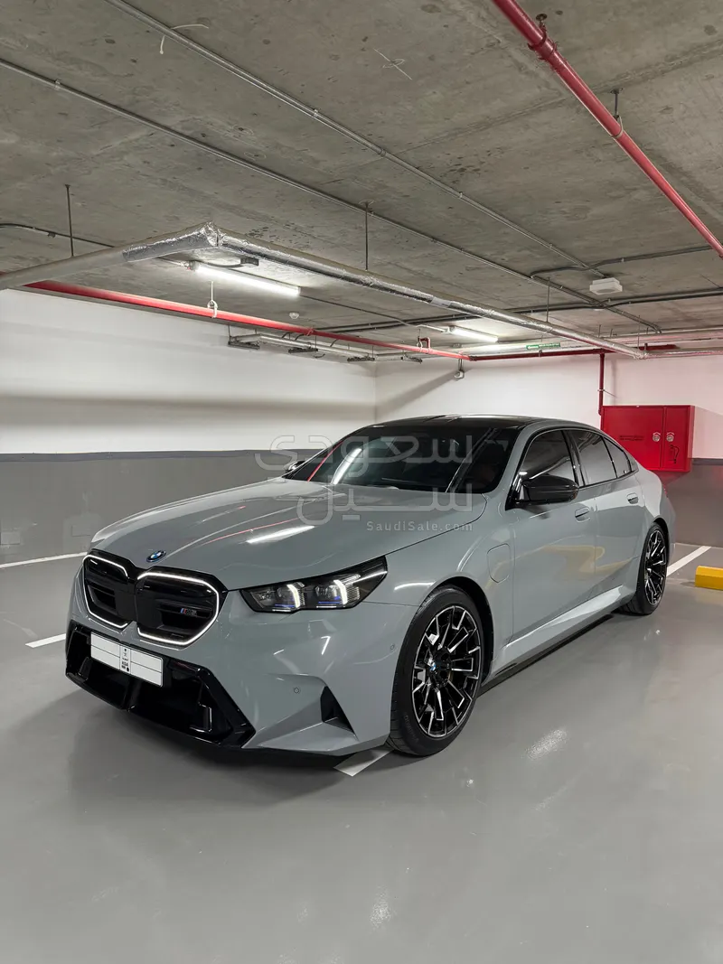 2025 بي ام دبليو الفئة ام إم 5