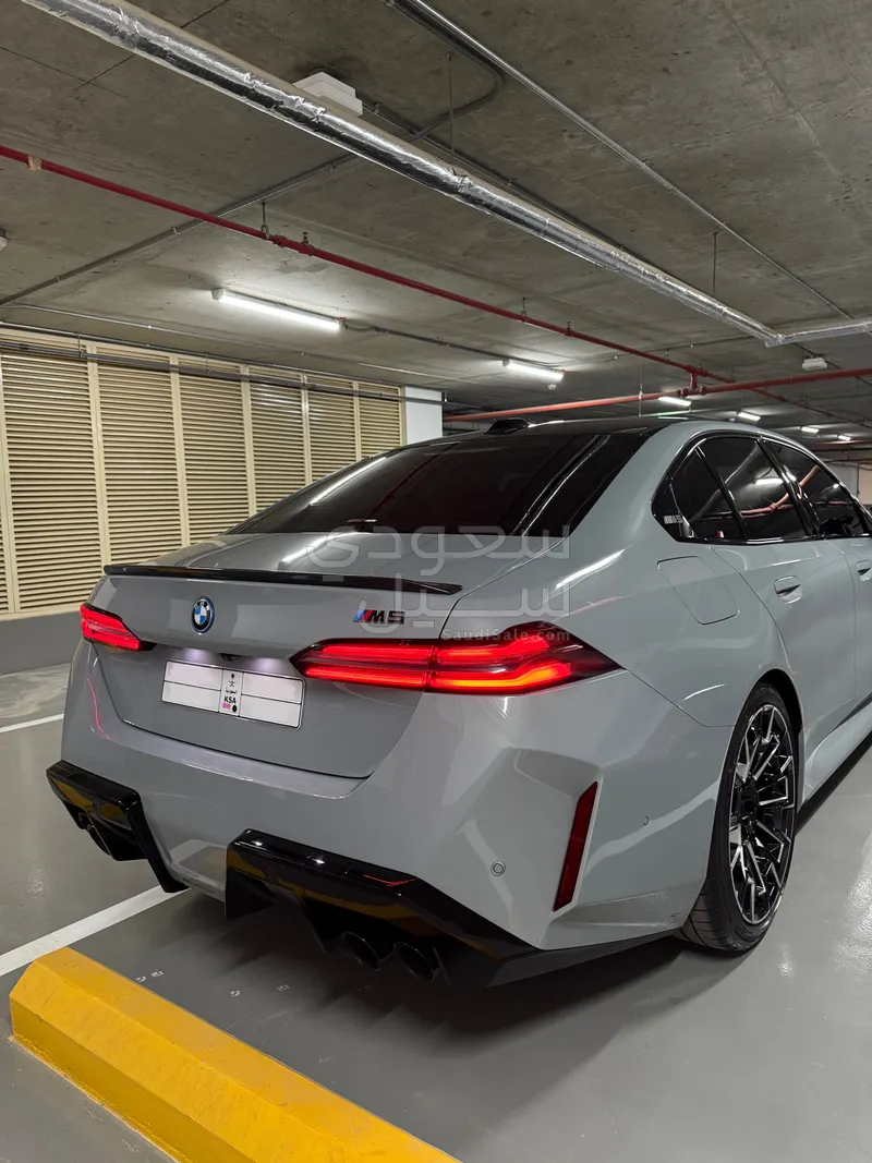 2025 بي ام دبليو الفئة ام إم 5