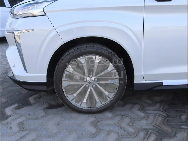 2025 تويوتا فيلوز