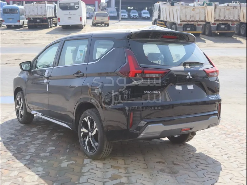 2025 متسوبيشي اكسباندر كروس