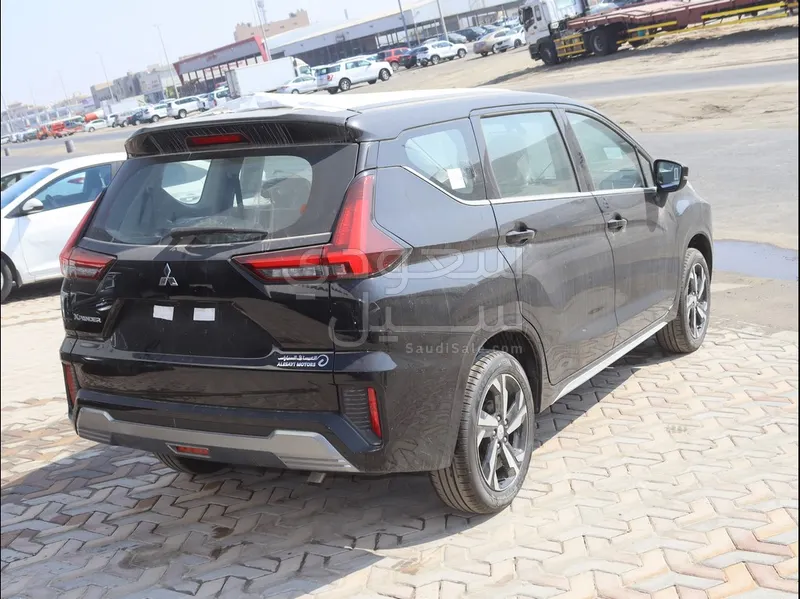 2025 متسوبيشي اكسباندر كروس