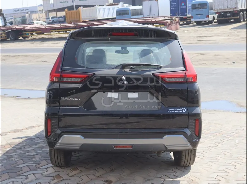 2025 متسوبيشي اكسباندر كروس