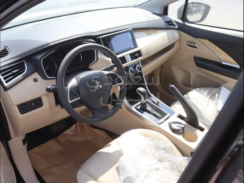 2025 متسوبيشي اكسباندر كروس