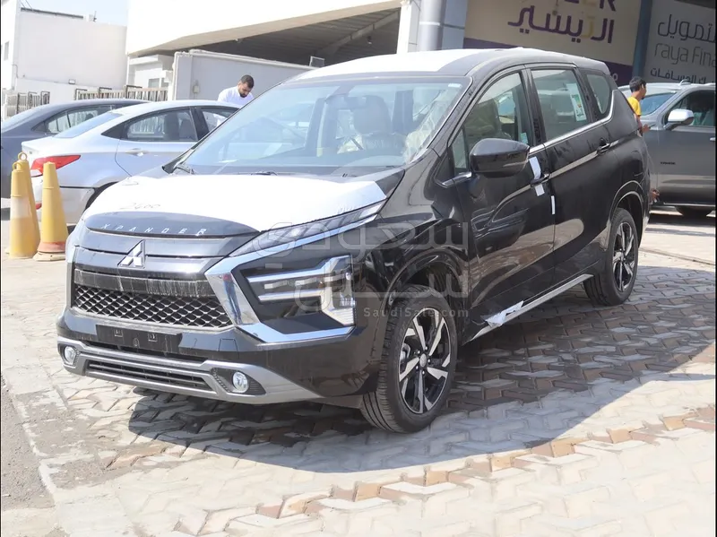 2025 متسوبيشي اكسباندر كروس