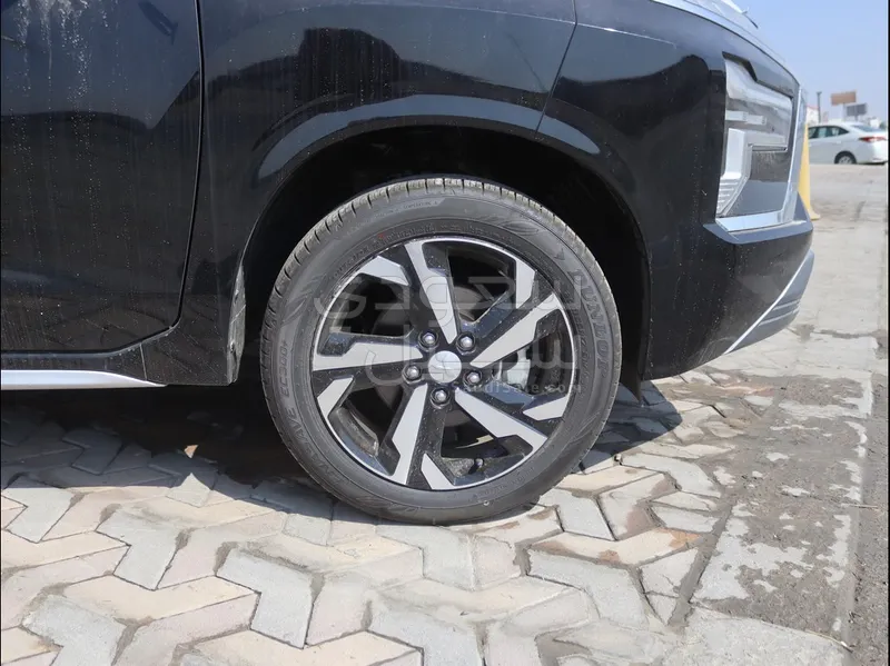 2025 متسوبيشي اكسباندر كروس