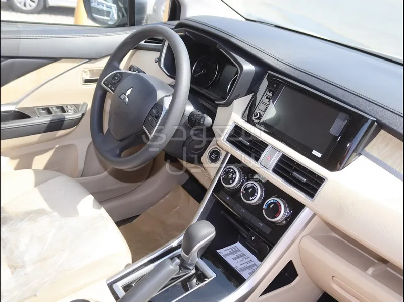 2025 متسوبيشي اكسباندر كروس