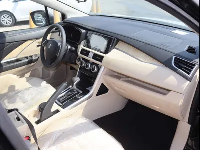 2025 متسوبيشي اكسباندر كروس