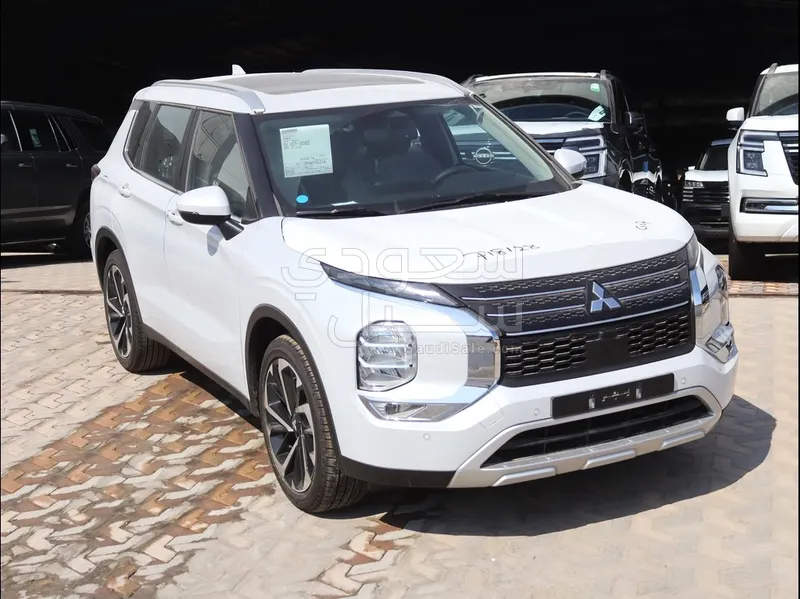 2025 متسوبيشي اوت لاندر