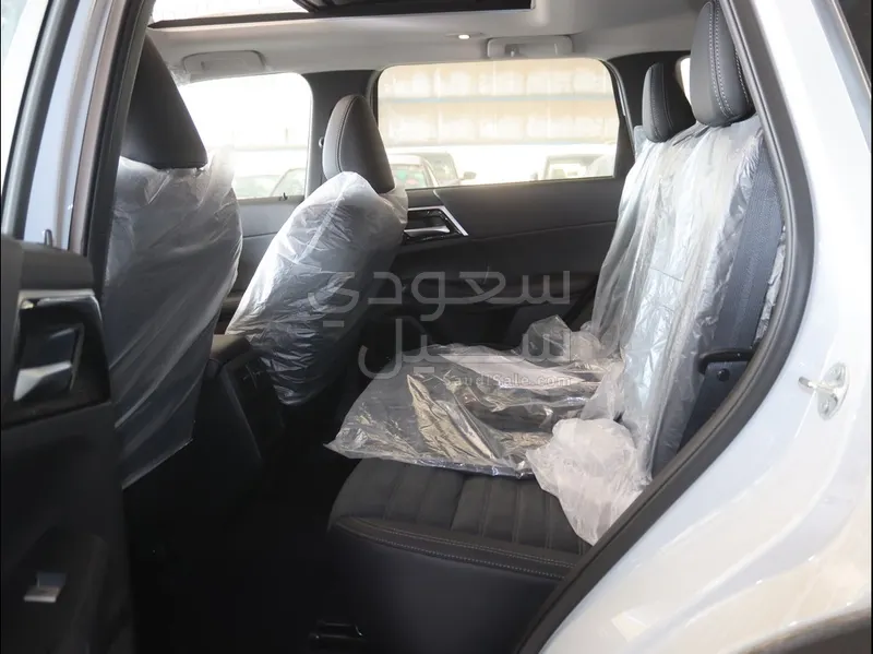 2025 متسوبيشي اوت لاندر