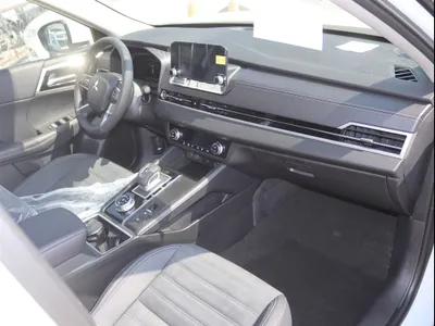 2025 متسوبيشي اوت لاندر